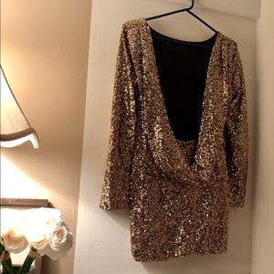 ✨HOST PICK✨GOLD SEQUIN,LG SLEEVE,OPEN BACK